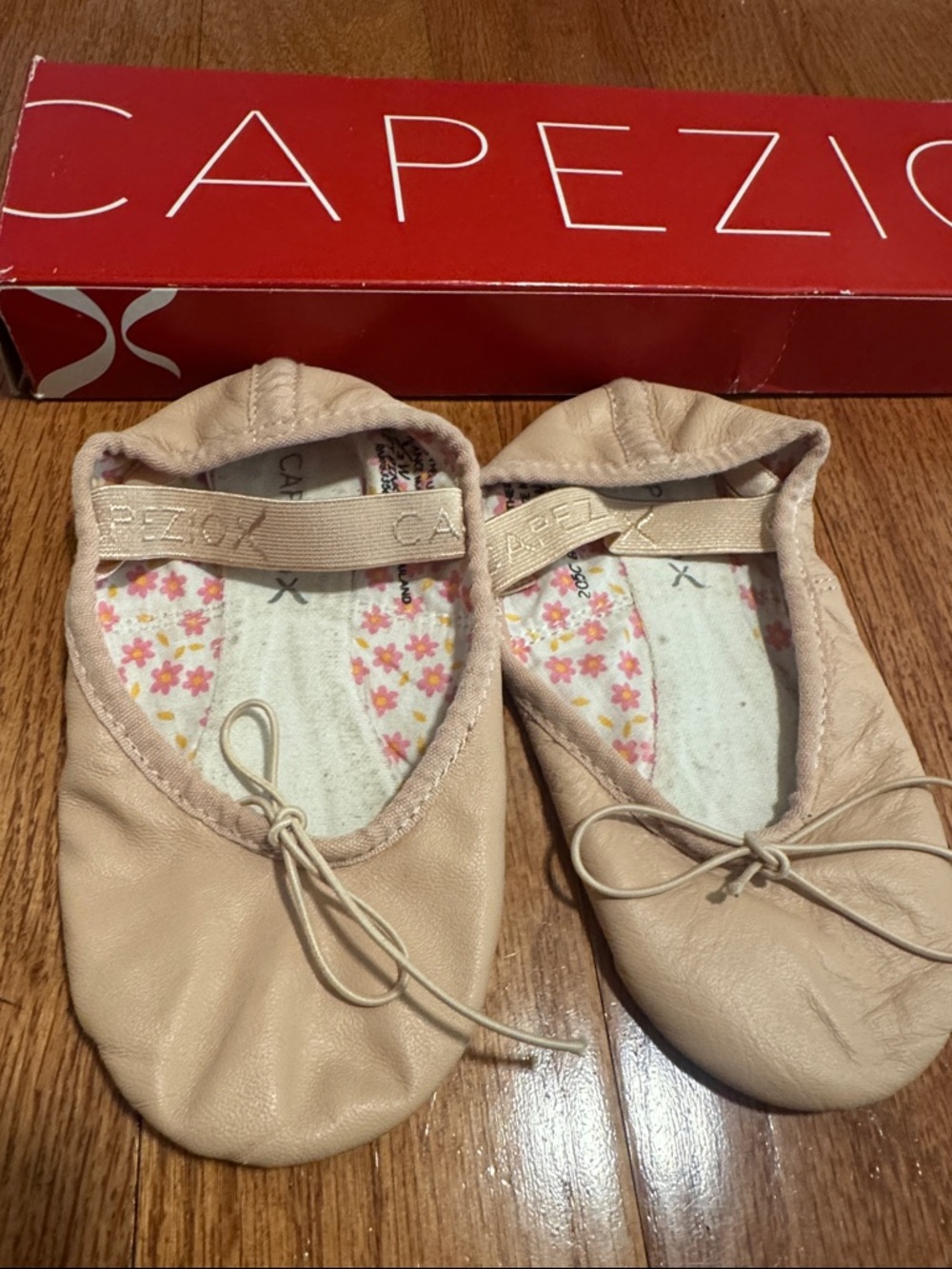 Capezio Leather Ballet Slippers in Light Pink Size 11.5